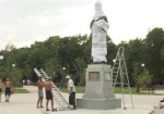 Памятник покровителю Харькова уже стоит в Александровском сквере, но полюбоваться им пока нельзя