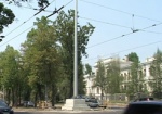 Харьков готовится к гуляниям. В центре города устанавливают флагшток высотой больше 20 метров