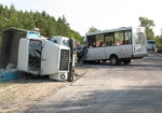 На Харьковщине столкнулись легковушка, маршрутка и грузовик