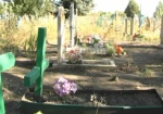 Акт вандализма на кладбище. Ради наживы мужчина и двое подростков разорили несколько могил