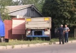 На улице Елизарова грузовик въехал в жилой дом
