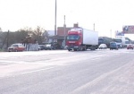 На трассе «Киев-Харьков-Довжанский» столкнулись два грузовика. 300 литров топлива вылилось на дорогу