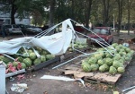На Салтовке хулиганы разгромили и подожгли две палатки с арбузами и автомобиль