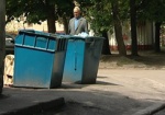 Кабмин хочет запретить парковку возле мусорных контейнеров
