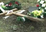 Подросток разворотил часть кладбища «ради развлечения»