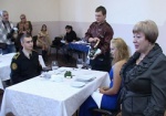 Как держать вилку и правильно есть суп? Харьковские курсанты-спасатели постигают азы ресторанного этикета