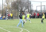 Школьный футбол со звездным напылением. Ученики школы Бойко на новом стадионе сошлись в поединке со звездами «Металлиста»