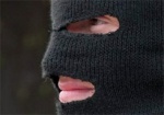 В черной маске и с отверткой. В Волчанском районе поймали преступника, который нападал на пенсионеров