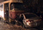 Hyundai врезался в трамвай - водитель автомобиля погиб