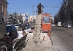 Зимние пейзажи на городских дорогах. Утро понедельника Харьков встретил заторами и снежными заносами