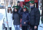 Счастливая шапочка с кисточкой. Харьковские студенты поделились удачей с горожанами
