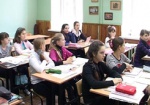 Яценюк требует запретить закрытие украиноязычных школ