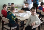 СЭС: В детских интернатах и санаториях кормят просроченными продуктами и нитратными овощами