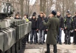 Военная часть изнутри. Харьковских школьников завлекают в армию экскурсиями