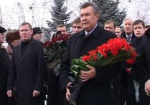 Президент возложил цветы к могиле «друга и соратника» Евгения Кушнарева