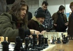 Шахматный турнир в подземном переходе. В Харькове определили сильнейшего любителя шахмат