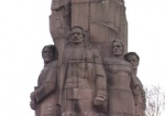 С площади Конституции уберут памятник большевикам-героям Гражданской войны