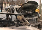 Ночью на автостоянке сгорели три машины. Специалисты не отбрасывают версию поджога
