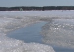 Два рыбака провалились под лед на Печенежском водохранилище