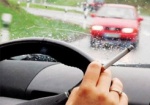 Водителям хотят запретить курить за рулем