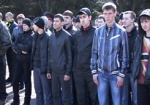 В Харькове торжественно проводили в армию первых новобранцев нынешнего призыва