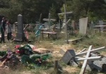 Правоохранители задержали вандала, который целый год крал ограды на кладбище