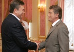 Виктор Янукович дал Виктору Ющенко должность