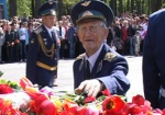 На Мемориале Славы почтили память погибших в ВОВ. На торжества приехали первые лица города и тысячи харьковчан