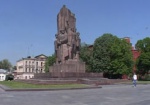 Злоключения «Пятерых из ломбарда», или Памятник, который легче взорвать, чем перенести. Как возводили один из символов советского Харькова?