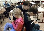 Опрос недели: Ваше отношение к инициативе ПАСЕ о запрете мобильных телефонов в школах?