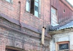 Экстрим поневоле. Почти столетний дом на Орешкова разваливается, жильцы надеются на отселение