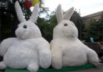 Возле станции метро «Университет» установили 4-метровых кроликов