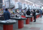 В супермаркетах хотят ввести отдельные кассы для сигарет и алкоголя