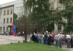 Рабочие завода Шевченко вновь вышли на пикет. По-прежнему требуют выплатить зарплату