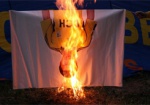 Фанаты «Металлиста» назвали Олейника Иудой и сожгли его фотографию
