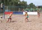 На Харьковщине прошел турнир по пляжному волейболу. Кубок губернатора увезли в Крым