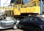 В Харькове столкнулись автокран, грузовик, фургон и две иномарки