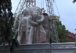У «революционеров» на площади Конституции осталась одна голова на пятерых