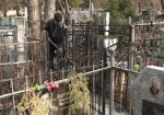 В Волчанске задержали вандалов, которые воровали металлические оградки на кладбище