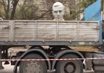 Педагог в камне переедет на завод «ФЭД». В Харькове снесли памятник Антону Макаренко