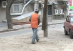 Подметать улицы – в долг. Харьковским дворникам полтора месяца не платят за работу