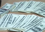 Харьковчане продолжают активно скупать доллары и евро