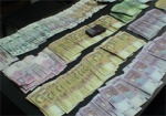 Налоговики поймали мошенницу, наторговавшую валютой на 60 тысяч гривен