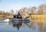 Харьковские водоемы будет расчищать специальная машина-амфибия