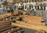 Площадь Свободы начали украшать к Новому году