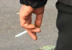 В Лозовой мужчину ударили ножом за то, что он не поделился сигаретой