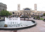 Привокзальную площадь украшают в стиле Евро-2012