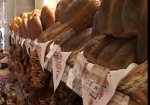 Областные власти заявляют, что в ближайшее время хлеб дорожать не будет
