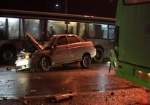 На Белгородском шоссе ВАЗ столкнулся с пассажирским автобусом