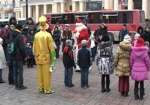 На Южном вокзале с зимними праздниками сегодня поздравляли юных харьковчан